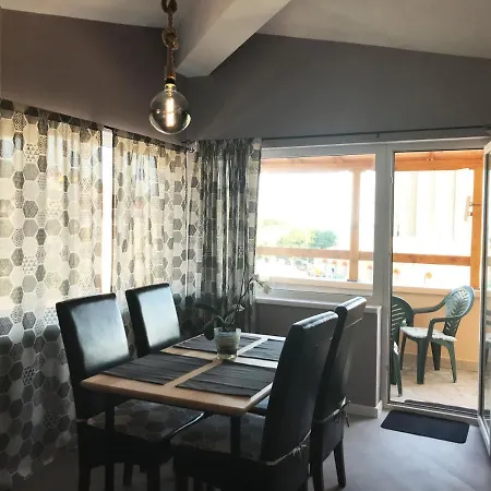 Апартамент Miramar 8 *